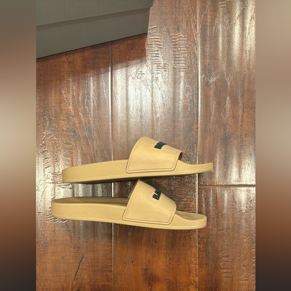 Balenciaga Women’s Pool Slide Sandal in Beige / women’s size 8 or men’s size 6.5 - Picture 5 of 9